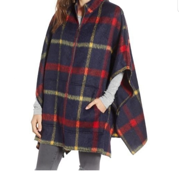 Treasure & Bond Jackets & Blazers - Treasure & Bond Plaid Zip Front Cape OSFM